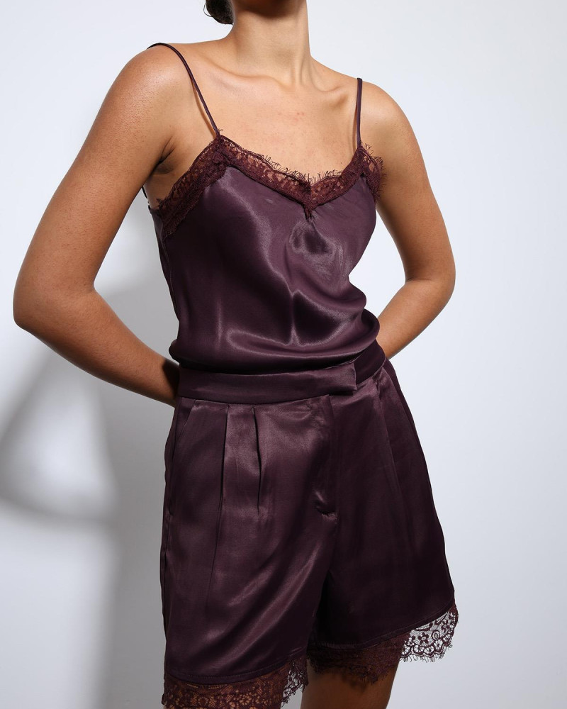 Bordo Dantel Detaylı Saten Top